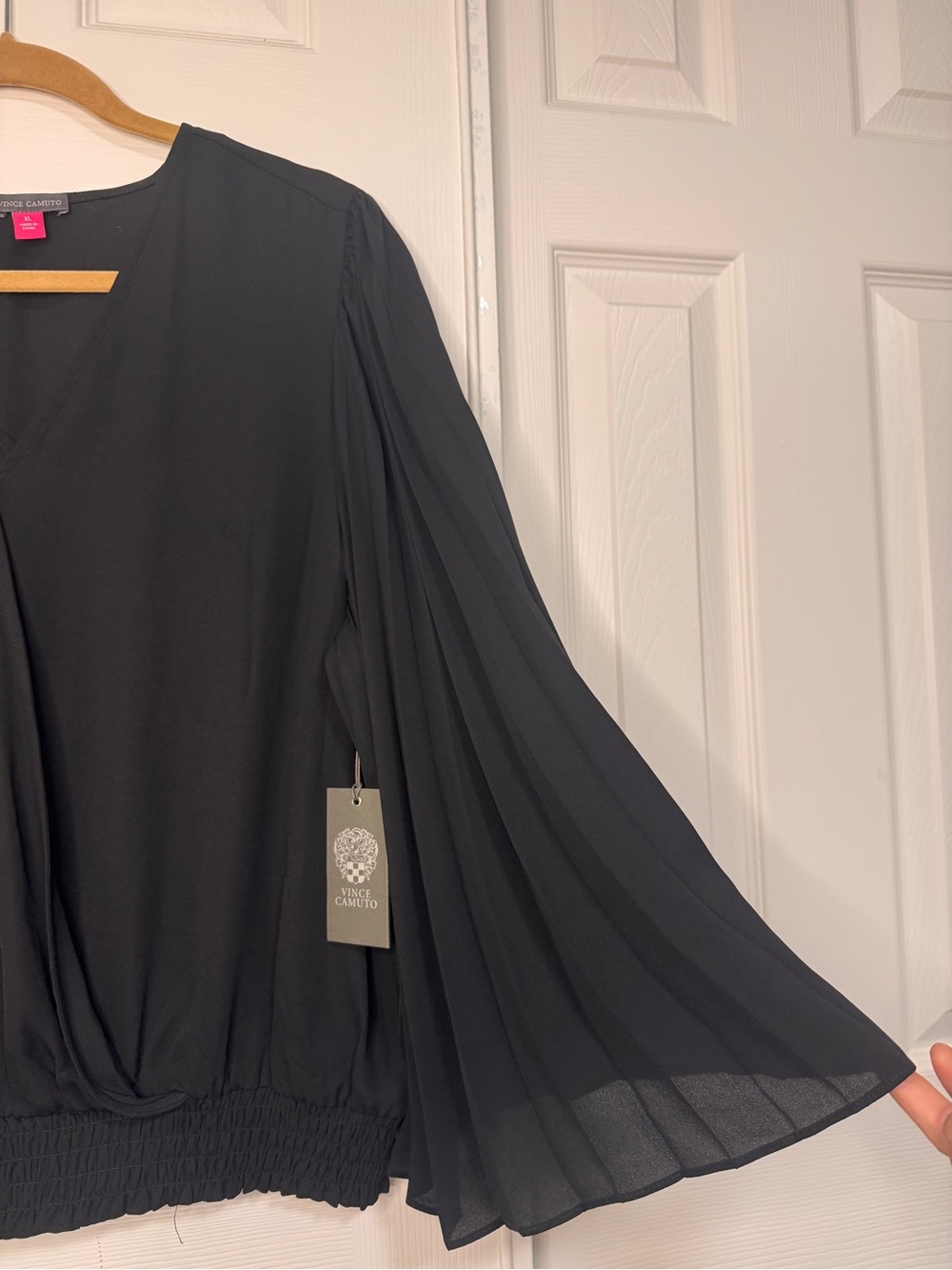 Vince Camuto Black Pleated Long Sleeve V-Neck Top - Picture 4 of 4